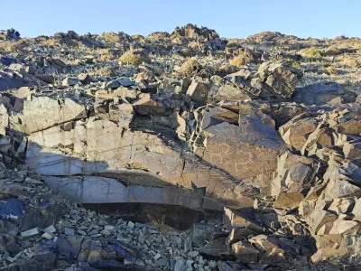 Кең-Кол мазары жана петроглифтер